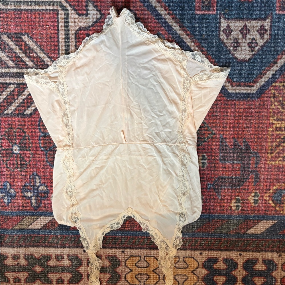 Vintage Elegant Cream Lace Trim Sleepwear